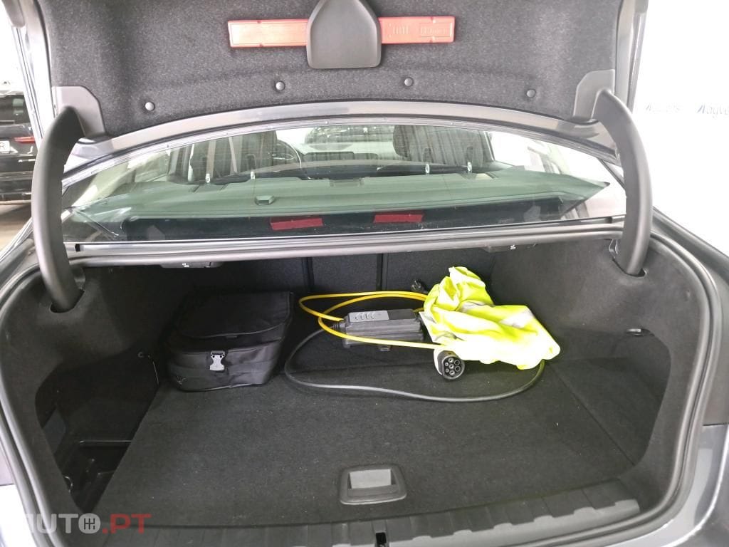 BMW 330 e Auto