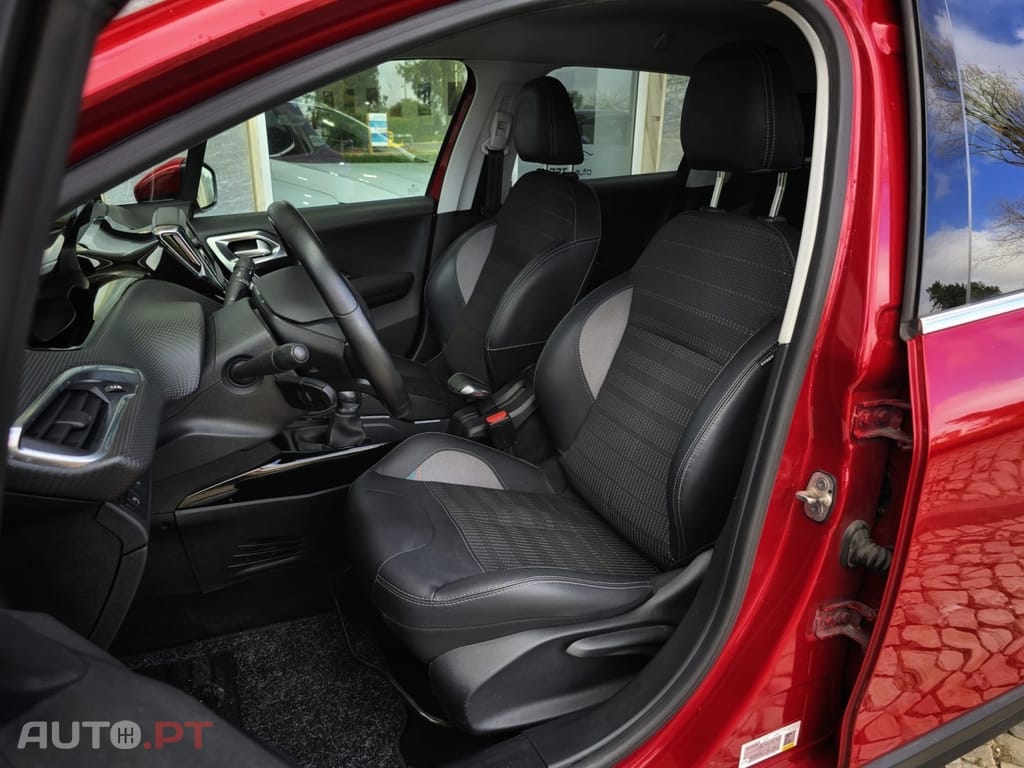 Peugeot 2008 1.2 PureTech Allure