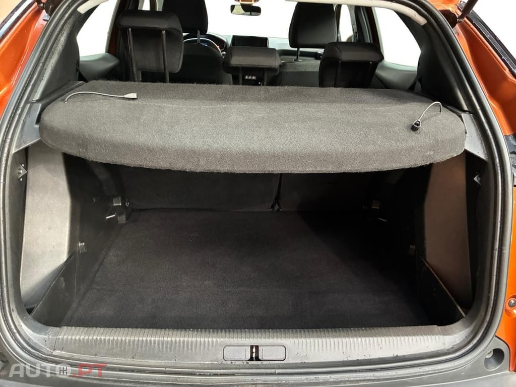 Peugeot E-2008 Active