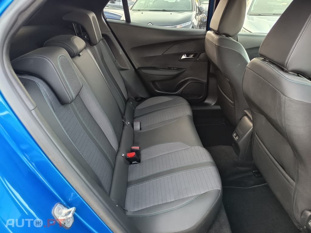 Peugeot E-2008 50 kWh Allure