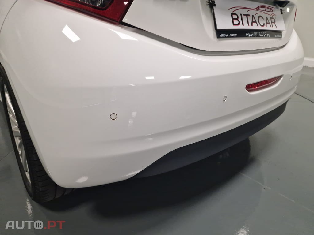 Peugeot 208 1.6 BlueHDi Style