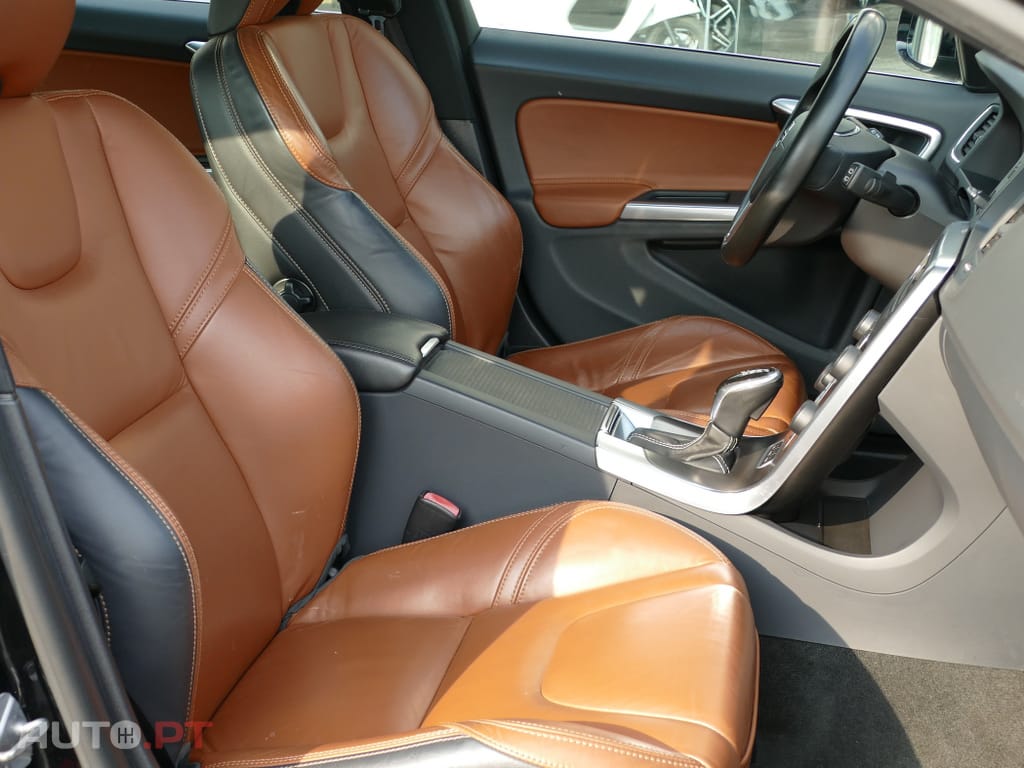 Volvo V60 2.4 D6 Summum AWD Phev