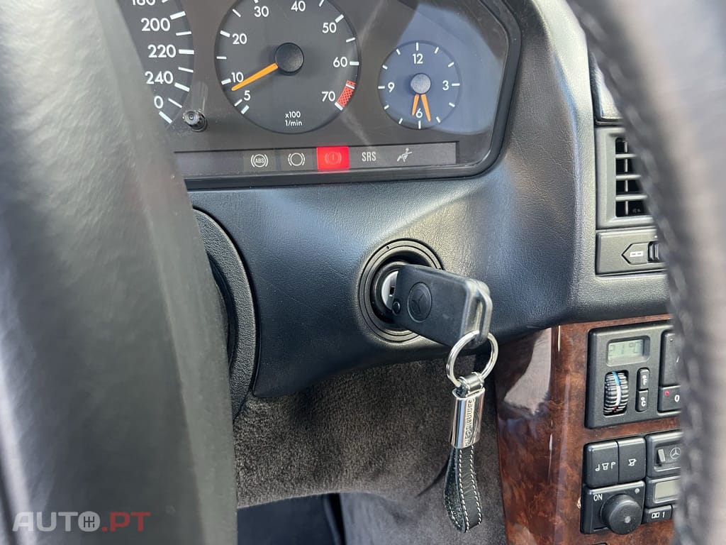 Mercedes-Benz SL 280 Outro