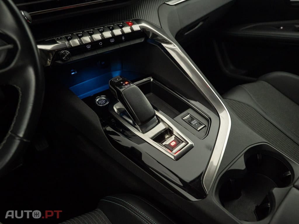 Peugeot 3008 1.6 Hybrid Allure e-EAT8