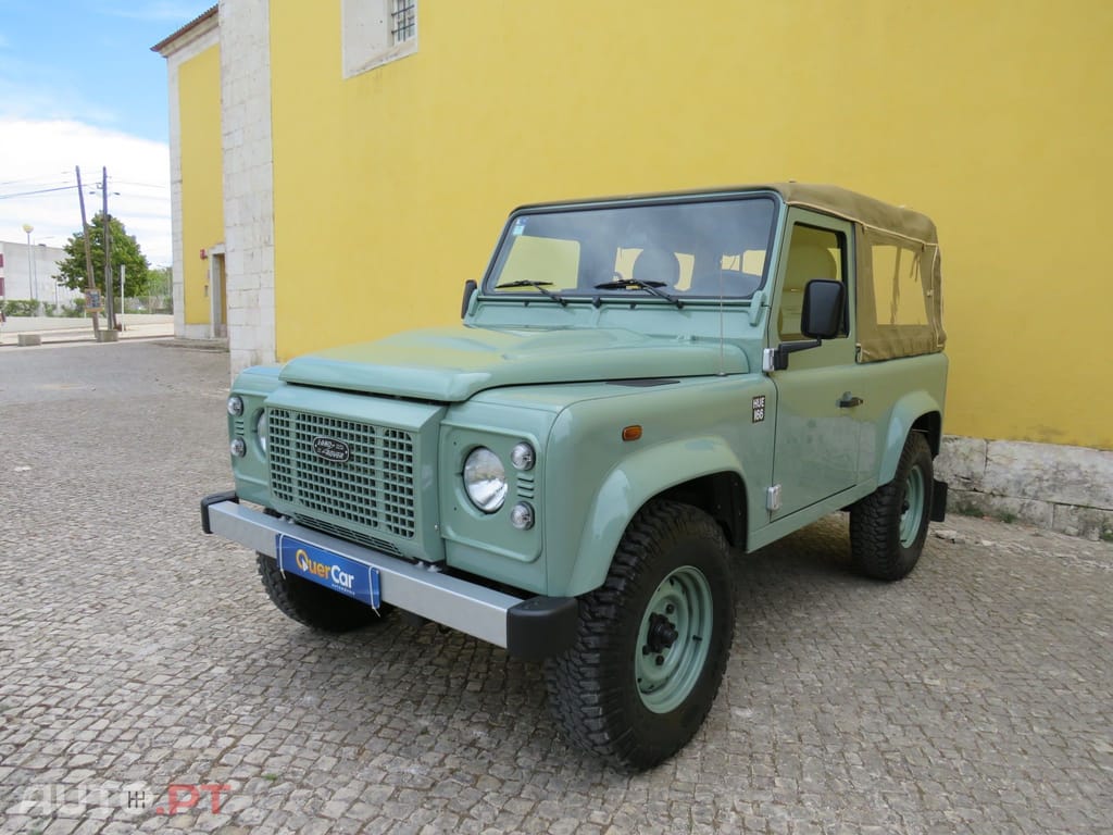 Land Rover Defender TD4 PUMA HERITAGE