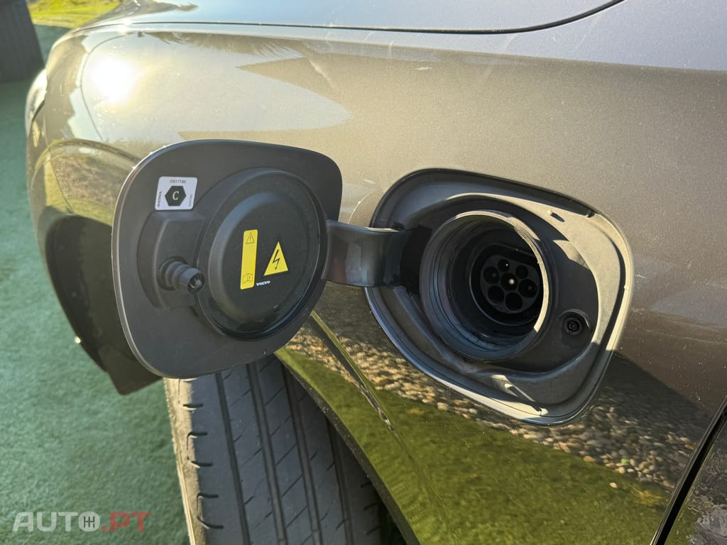 Volvo XC60 2.0 T6 PHEV R-Design AWD