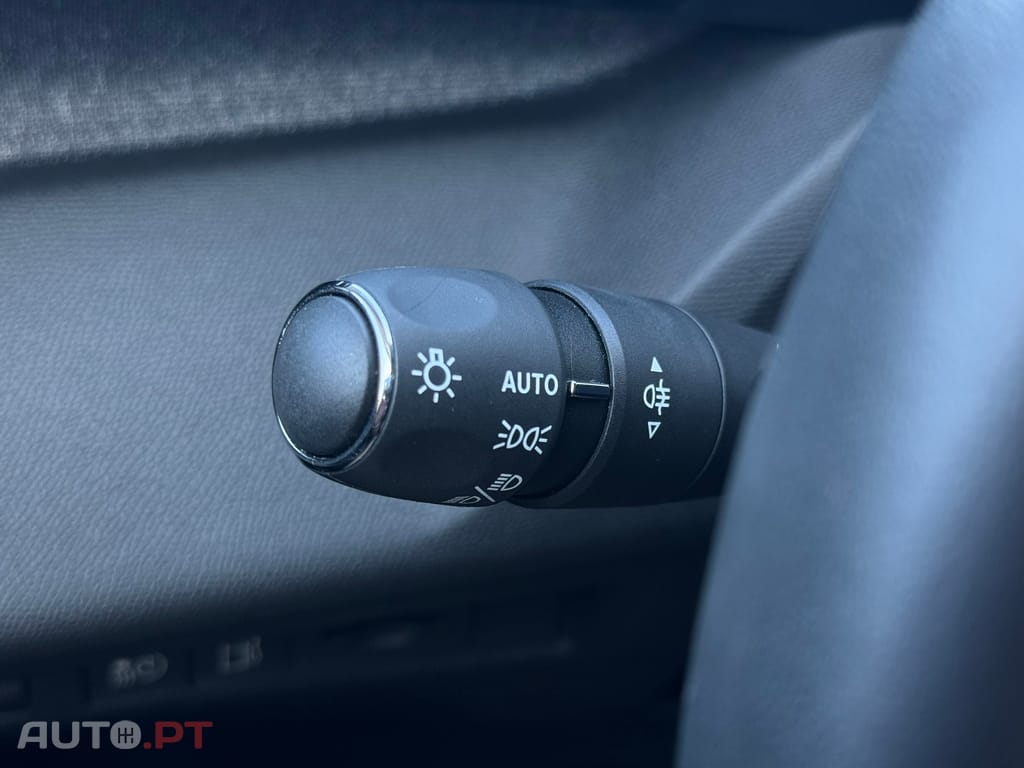 Peugeot 408 1.6 Hybrid Allure e-EAT8