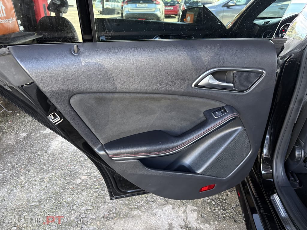 Mercedes-Benz CLA 180 AMG Line