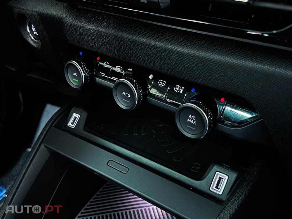 Citroen C4 PureTech 130 Stop&Start EAT8 SHINE