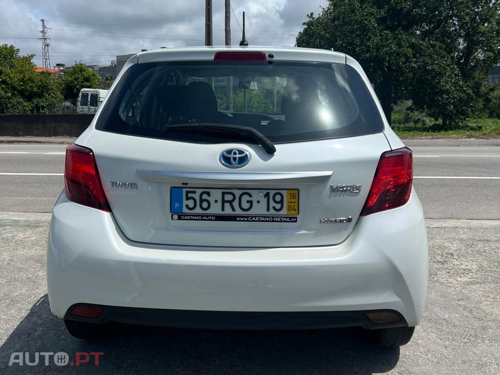 Toyota Yaris Hybrido automático