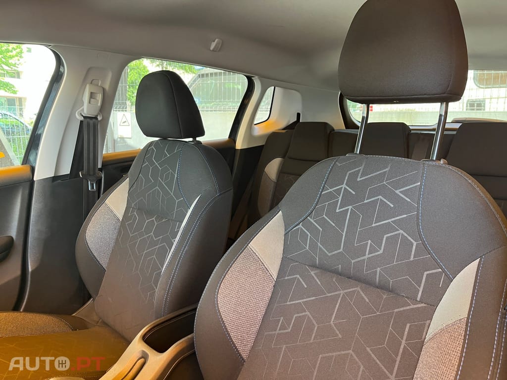 Peugeot 2008 1.2 e-VTi Style