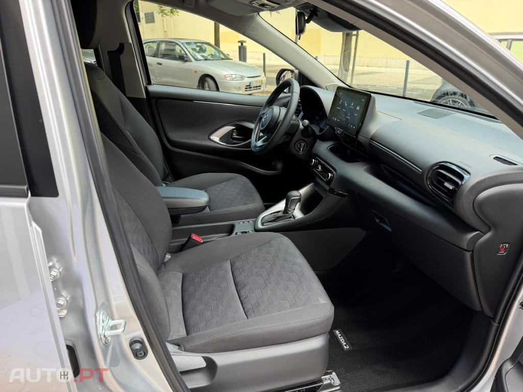 Mazda 2 1.5 L Hybrid VVT-i Centre-Line