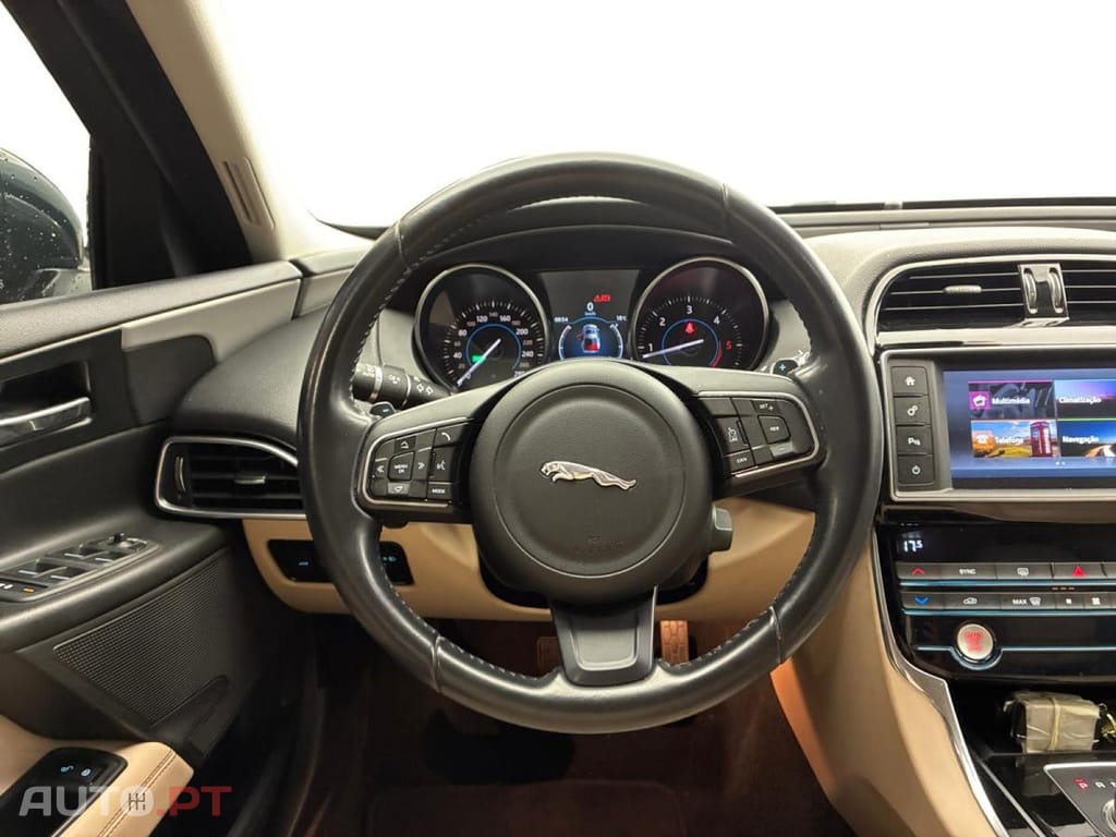 Jaguar XE 2.0 D Pure