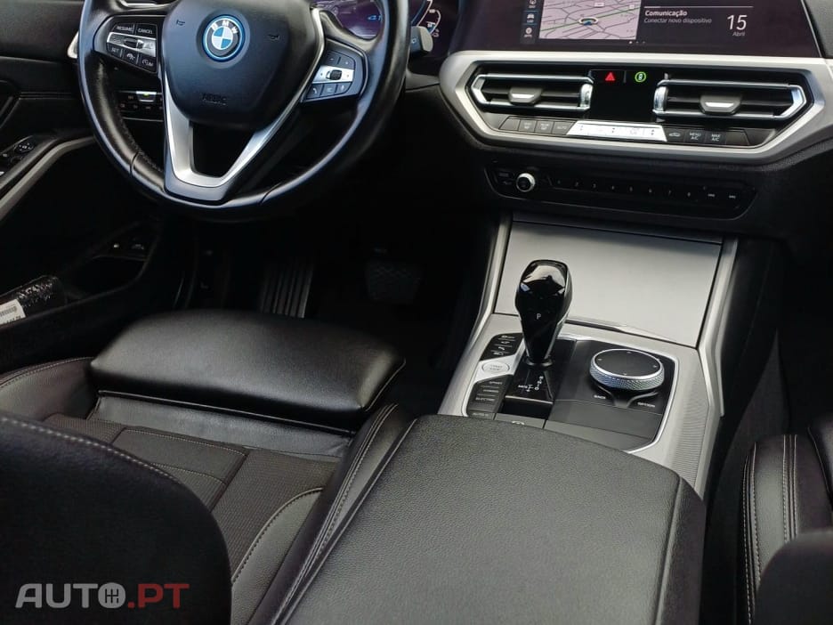BMW 330 e Touring Auto