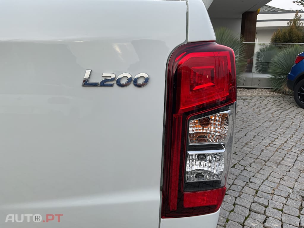 Mitsubishi L200 2.3 DI-D CD Invite Strakar Look 4WD