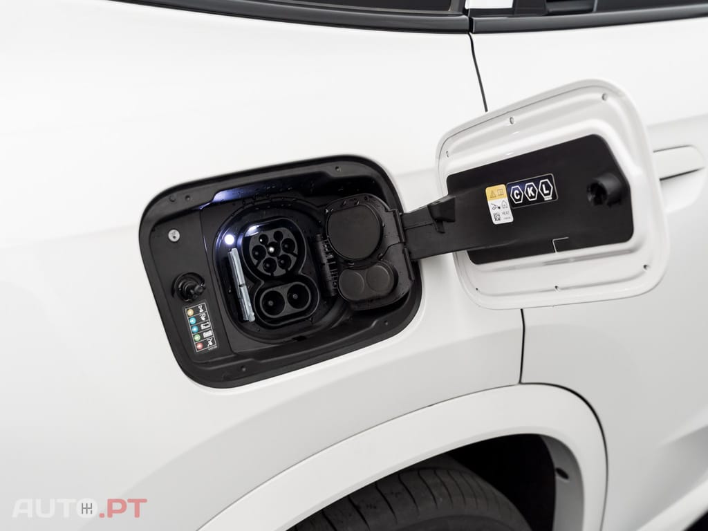 BMW iX1 eDrive20 Pack Desportivo M Pro