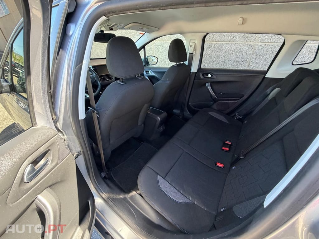 Peugeot 2008 1.2 PureTech Style