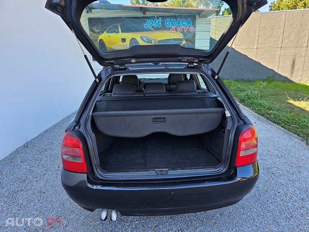 Audi A4 Avant 1.9 TDI Attraction