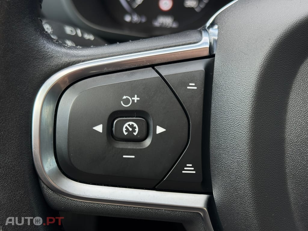 Volvo XC60 2.0 T8 PHEV Momentum Plus AWD