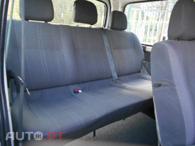Toyota HiAce 2.5D-4D 9Lugares