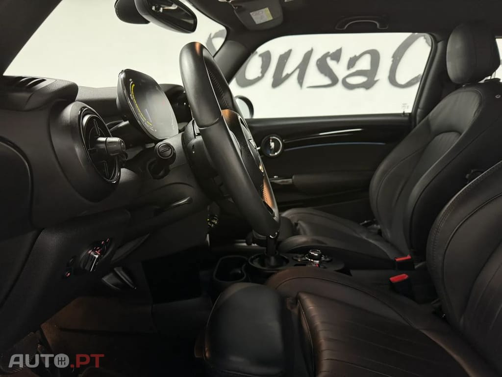 MINI Cooper Cooper SE Resolute Edition
