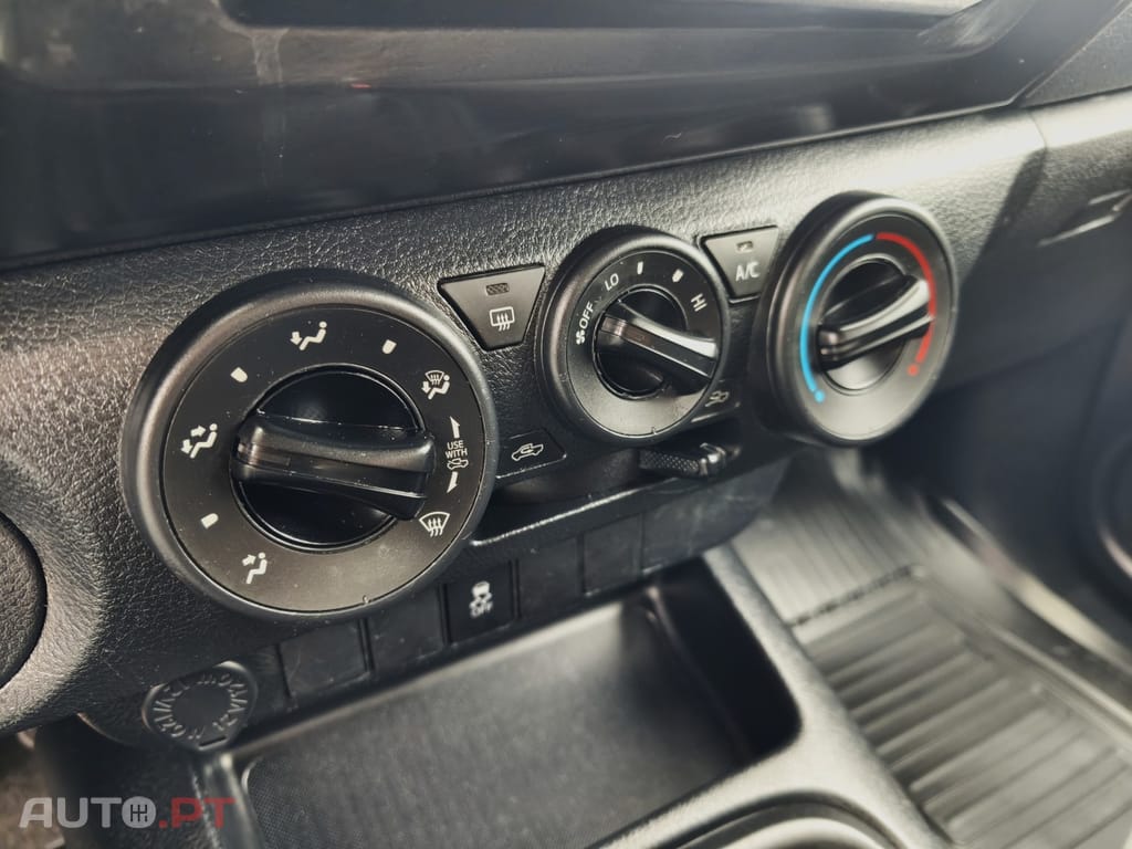 Toyota Hilux 2.4 D-4D 2WD CD