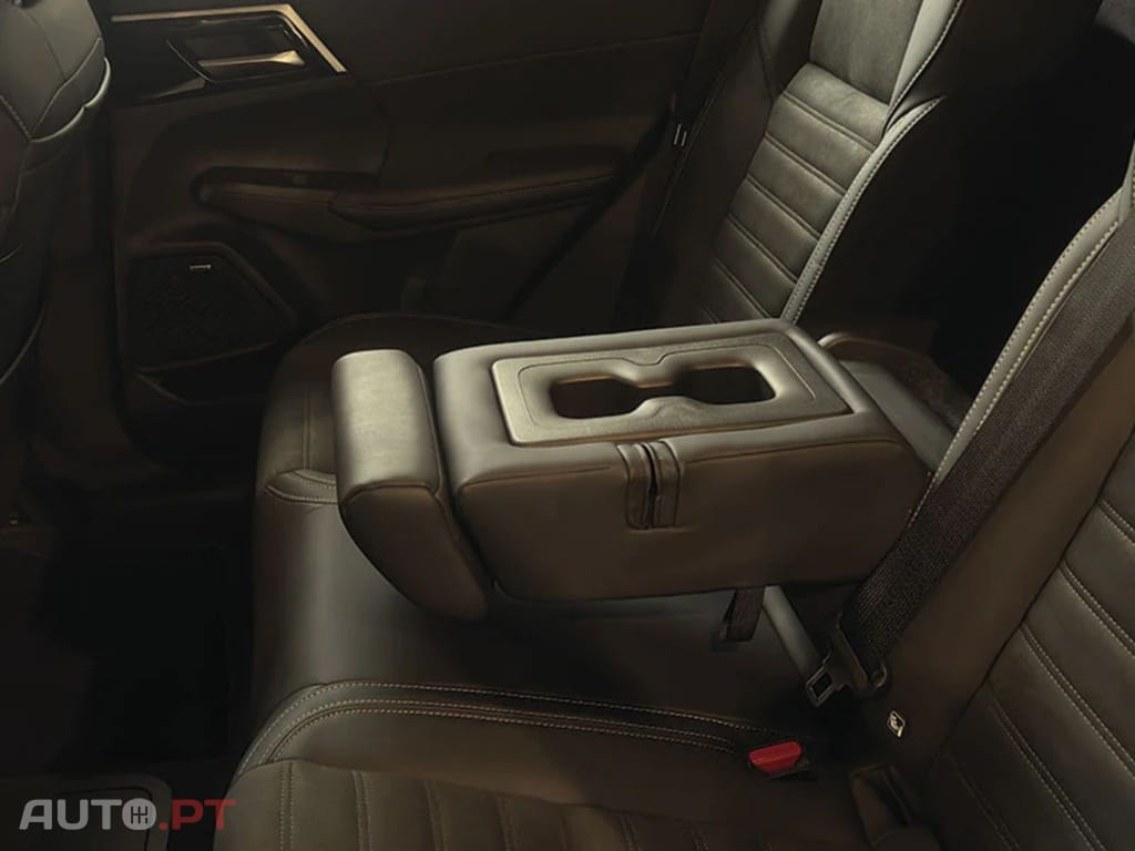 Mitsubishi Outlander PHEV Intense I.V.A DEDUTIVEL 