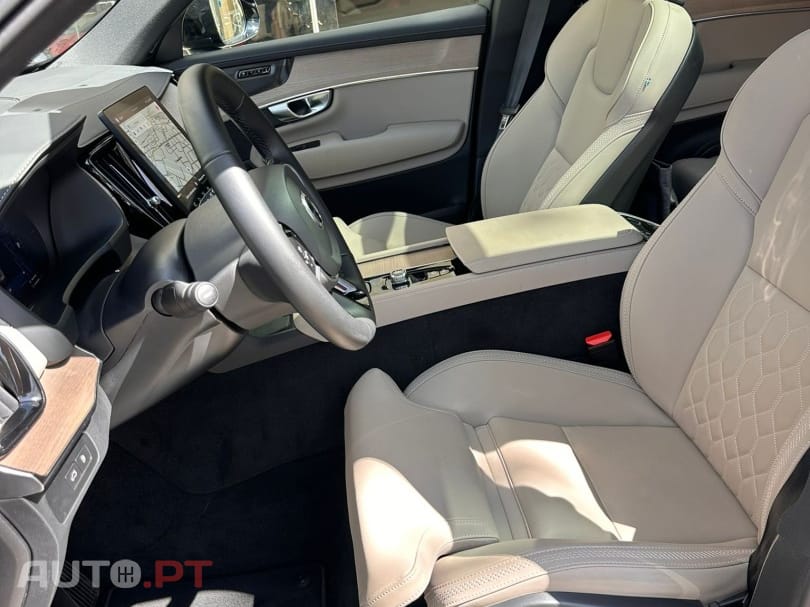 Volvo XC90 2.0 T8 PHEV Plus Dark AWD