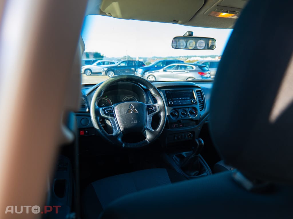 Mitsubishi L200 2.3 DI-D CD Invite 4WD