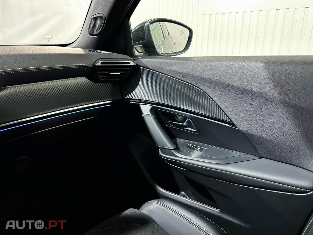 Peugeot E-2008 54 kWh GT