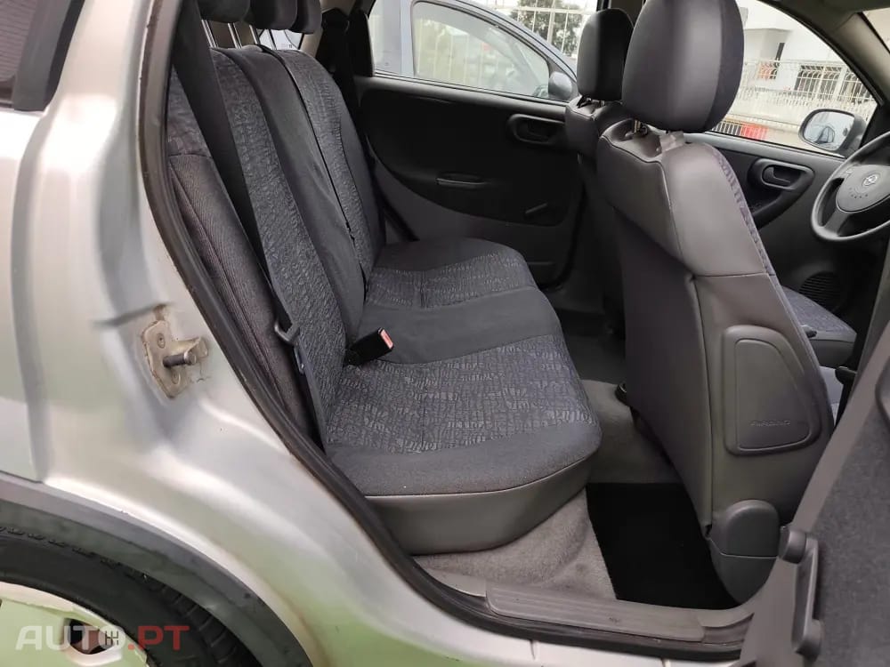 Opel Corsa 1.2 16V Confort