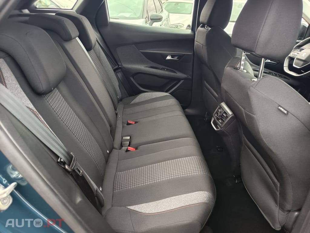 Peugeot 3008 1.5 BlueHDi Active Pack EAT8