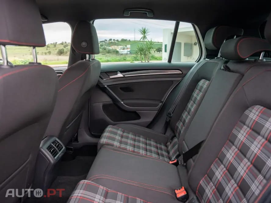 Volkswagen Golf GTI TCR 2.0 TSI OPF DSG