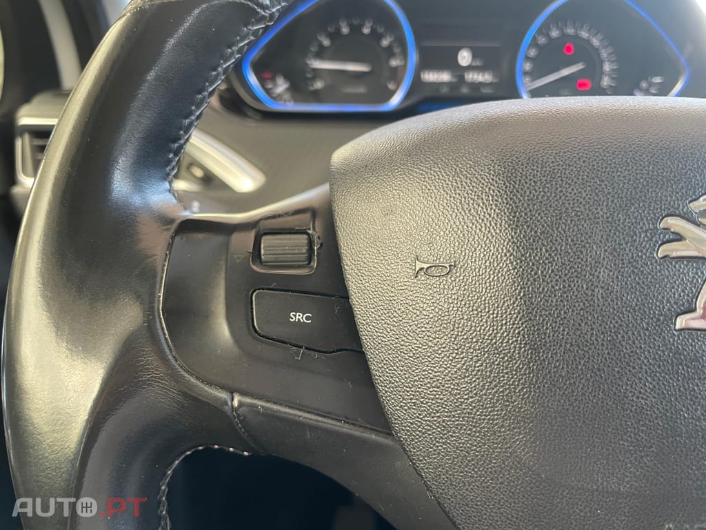 Peugeot 2008 1.2 PureTech Allure