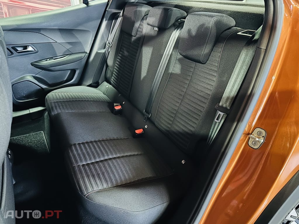 Peugeot E-2008 50 kWh Active Pack