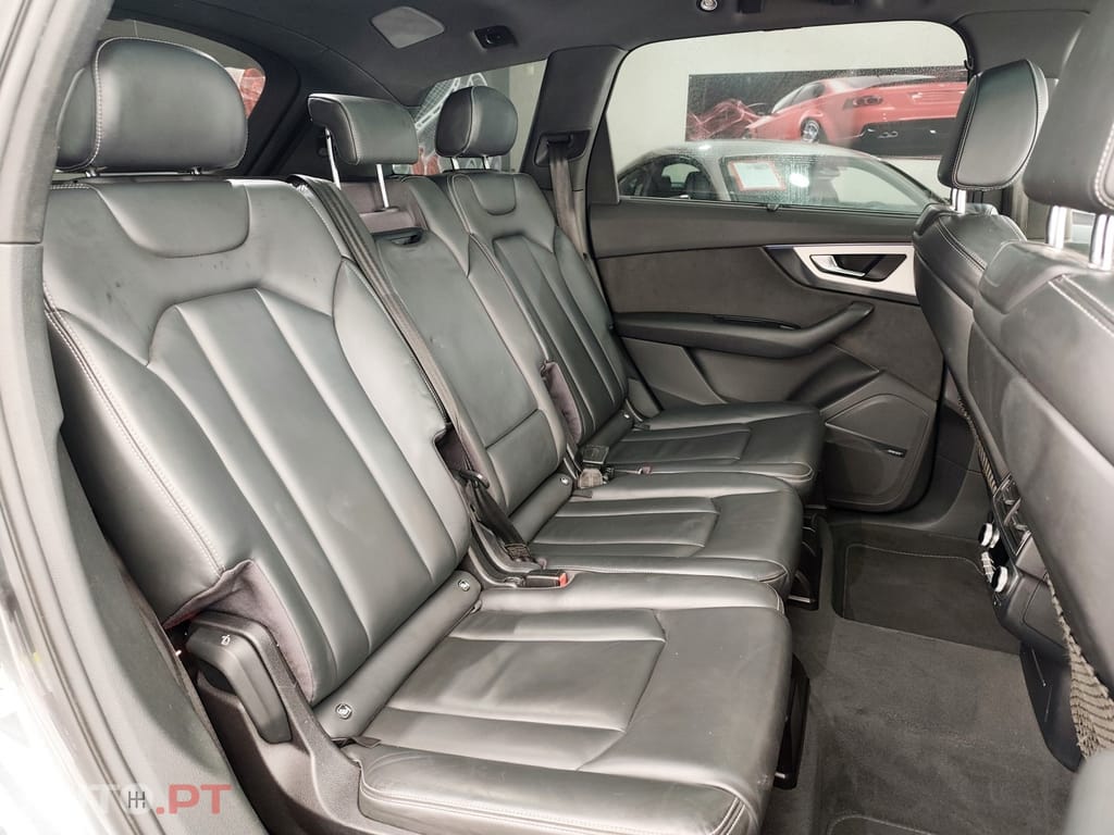 Audi Q7 3.0 TDi quattro S-line Tiptronic 7L