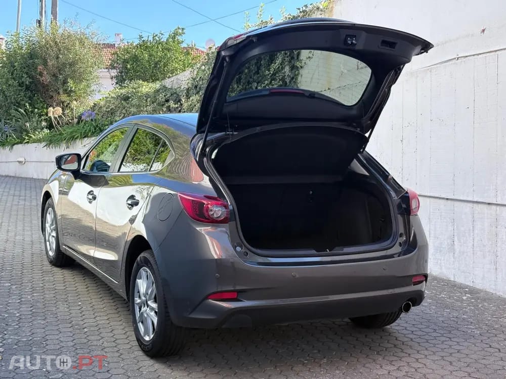 Mazda 3 1.5 Sky-G Evolve HS Navi