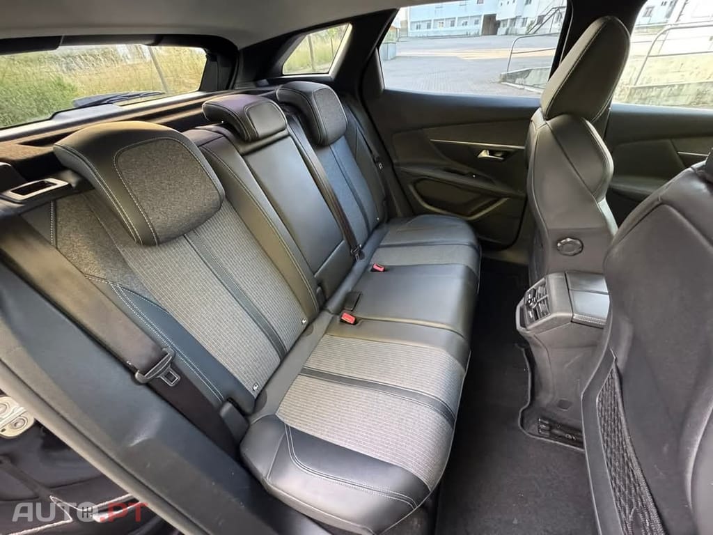 Peugeot 3008 1.5 BlueHDi Allure