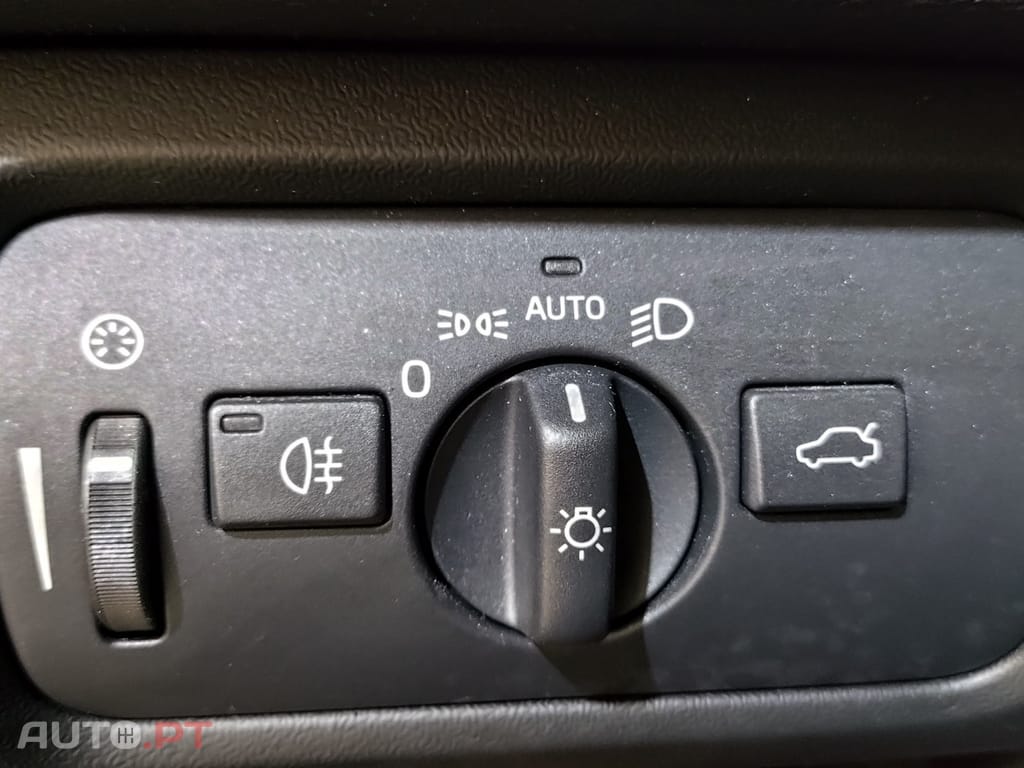 Volvo V40 Cross Country 1.6 D2 Momentum Powershift