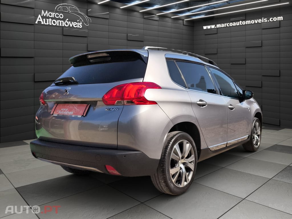 Peugeot 2008 1.2 PureTech Crossway