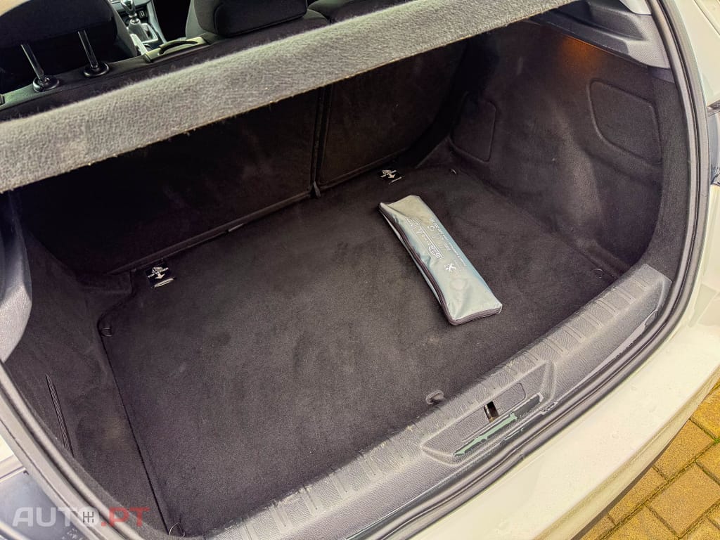 Peugeot 308 1.5 BlueHDi Business Line