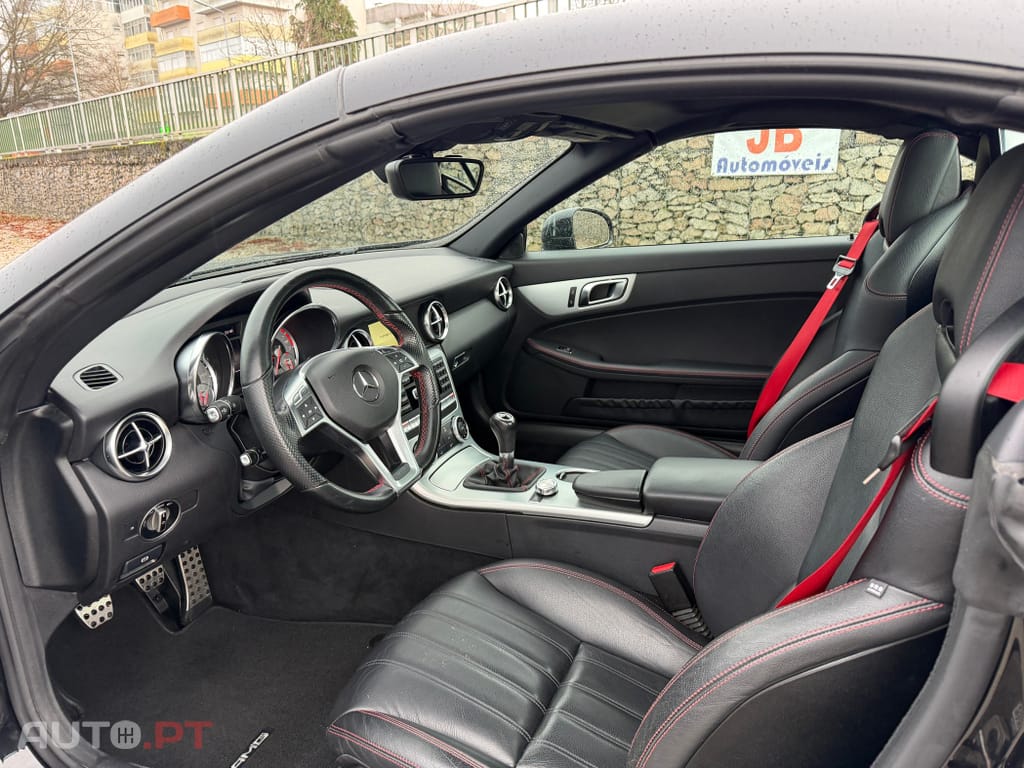 Mercedes-Benz SLK 200 Outro