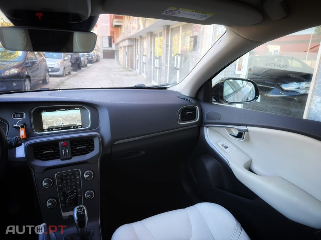 Volvo V40 Cross Country 1.6 D2 Momentum