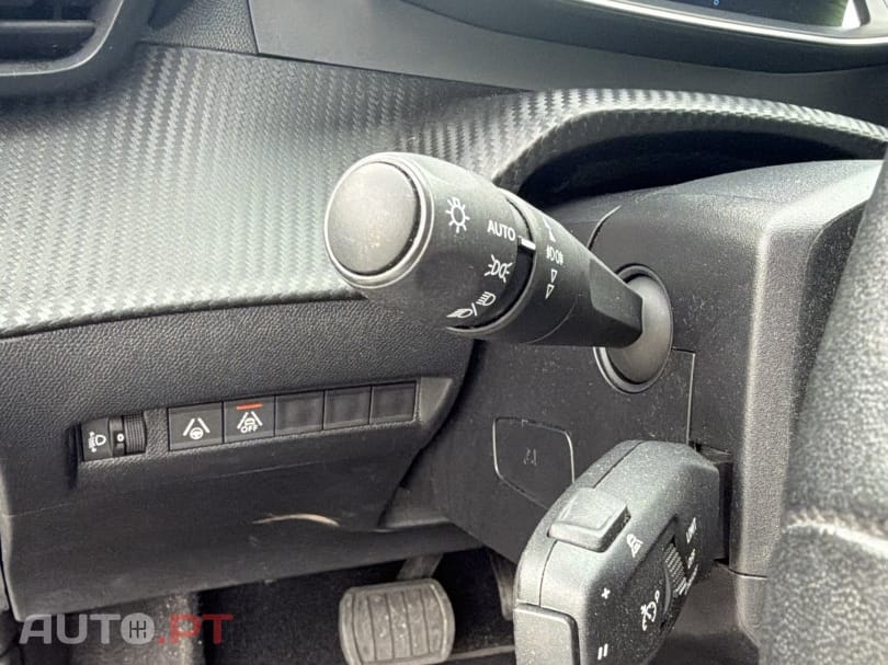 Peugeot E-2008 50 kWh Allure