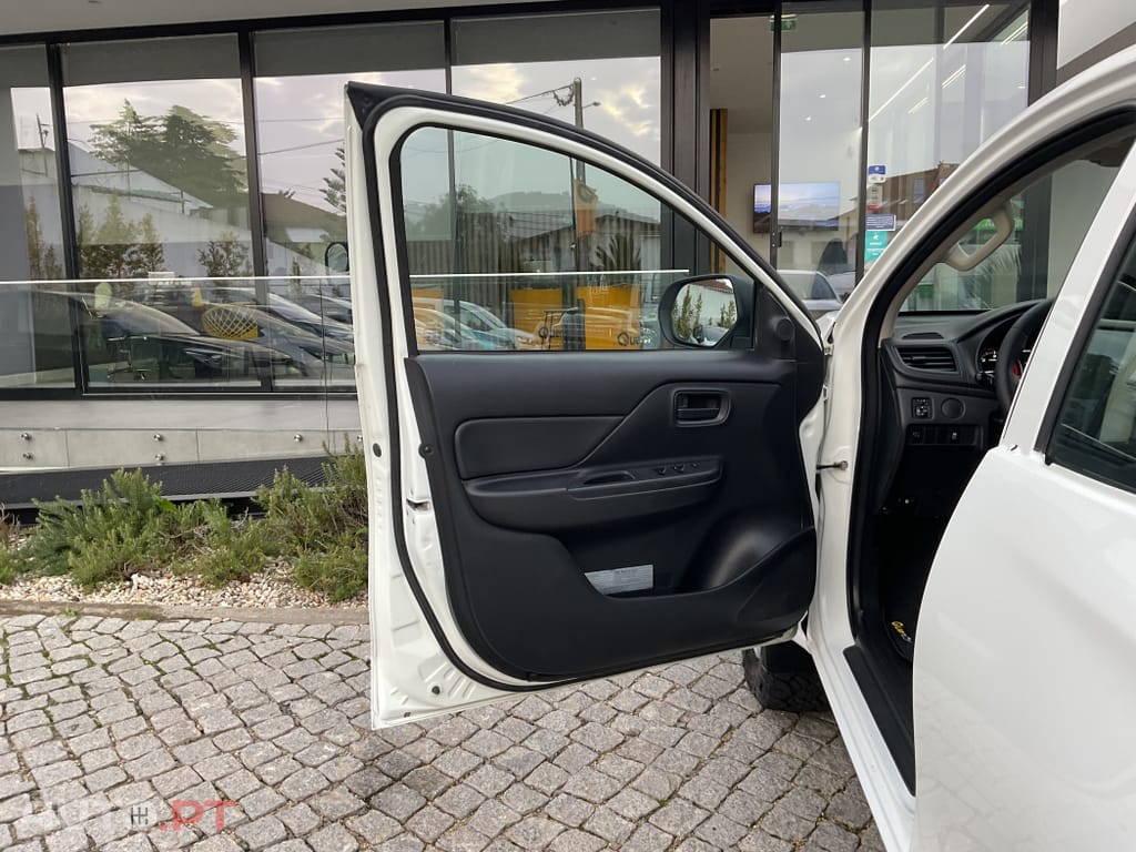 Mitsubishi L200 2.3 DI-D CD Invite Strakar Look 4WD