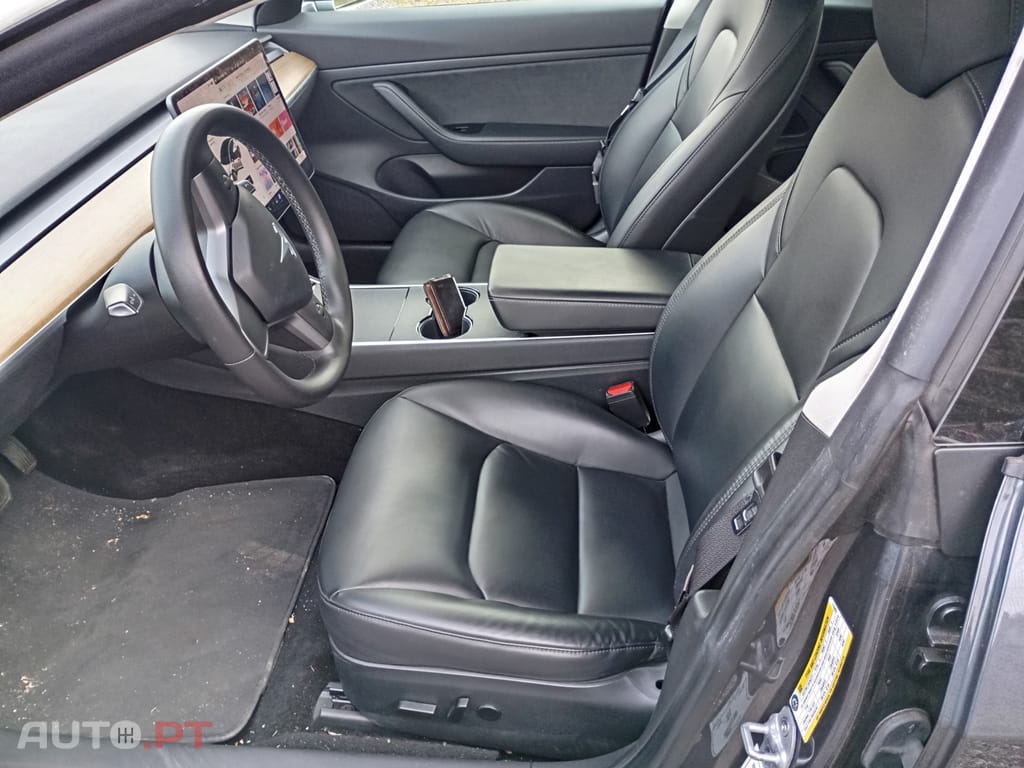 Tesla Model 3 SR+