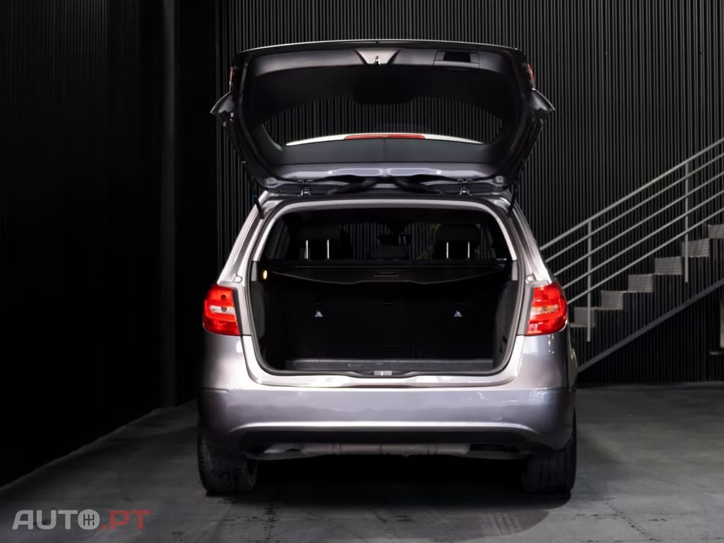 Mercedes-Benz B 180 d 7G-DCT