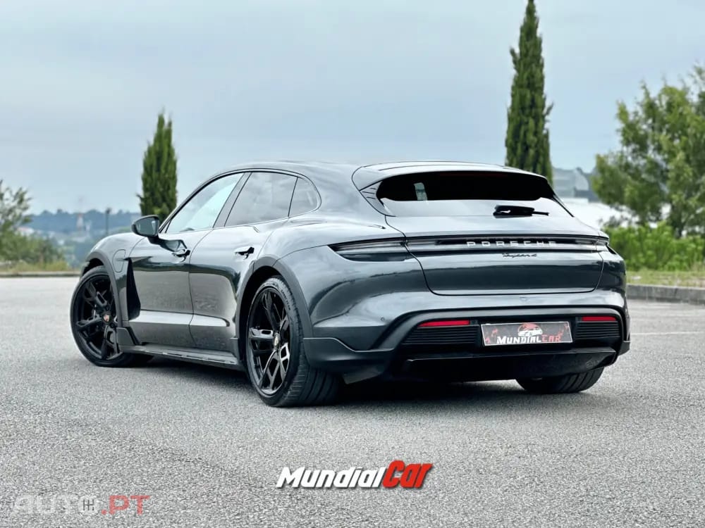 Porsche Taycan 4