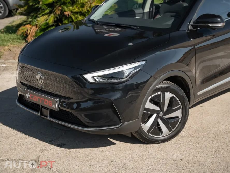 MG ZS Standard Luxury