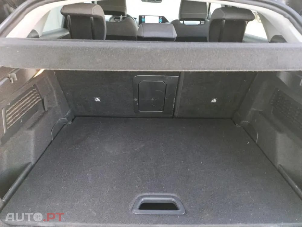 Citroen C4 PureTech 130 Stop&Start EAT8 SHINE